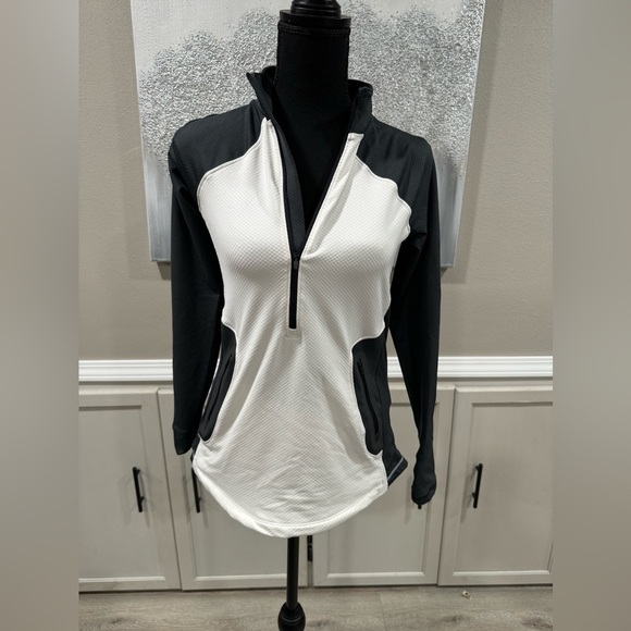 Under Armour Tops - Under Armour Women’s 1/2 Zip Size Small